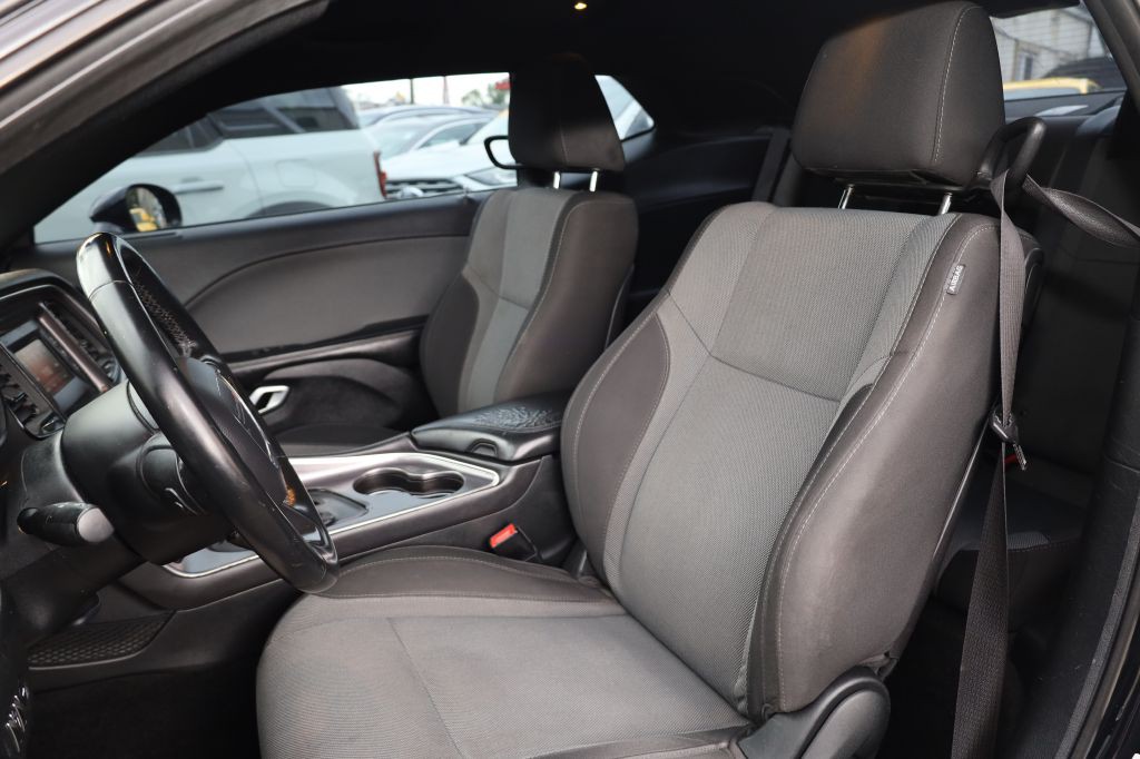 2016 Dodge Challenger Image 12