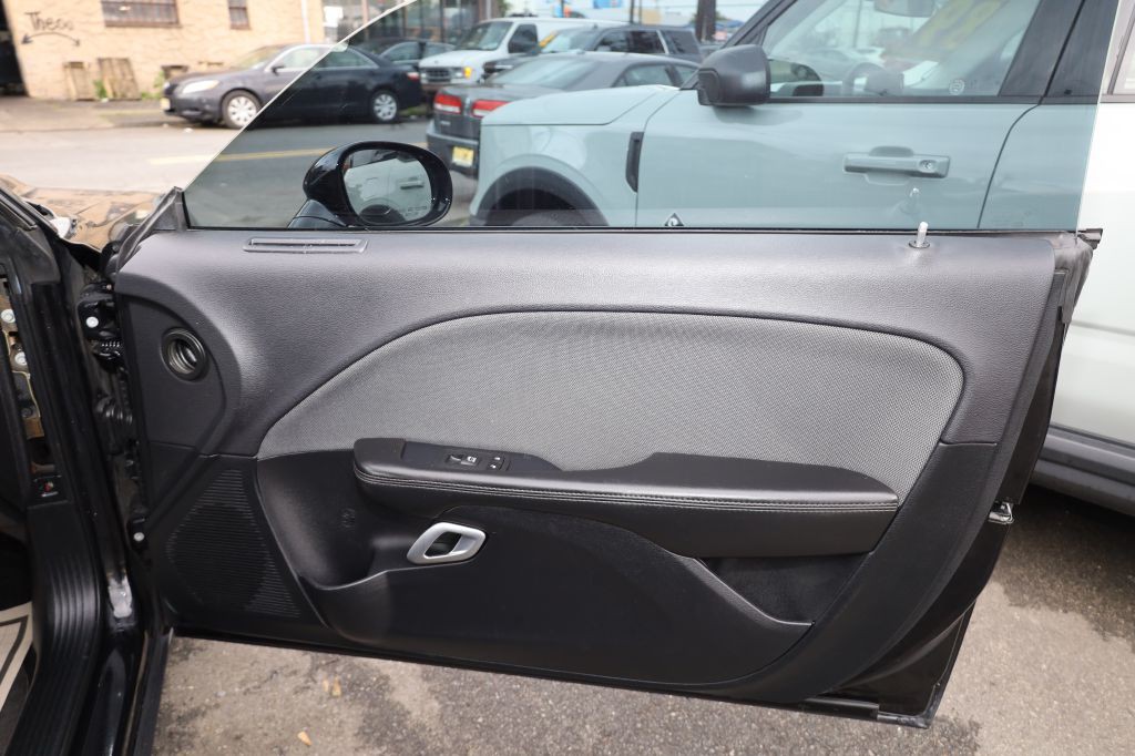 2016 Dodge Challenger Image 14