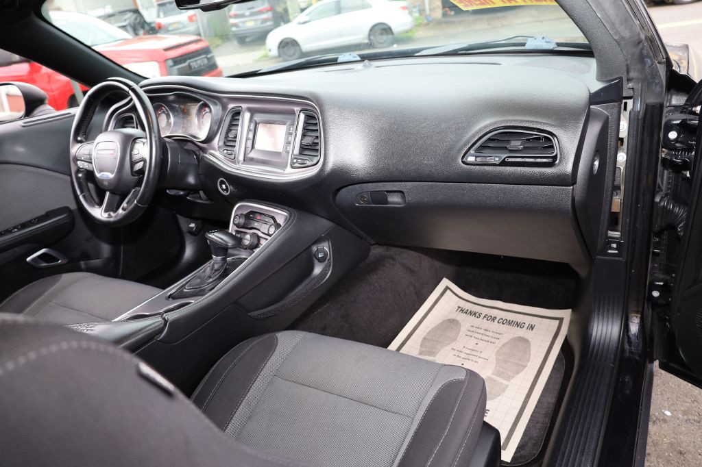 2016 Dodge Challenger Image 15