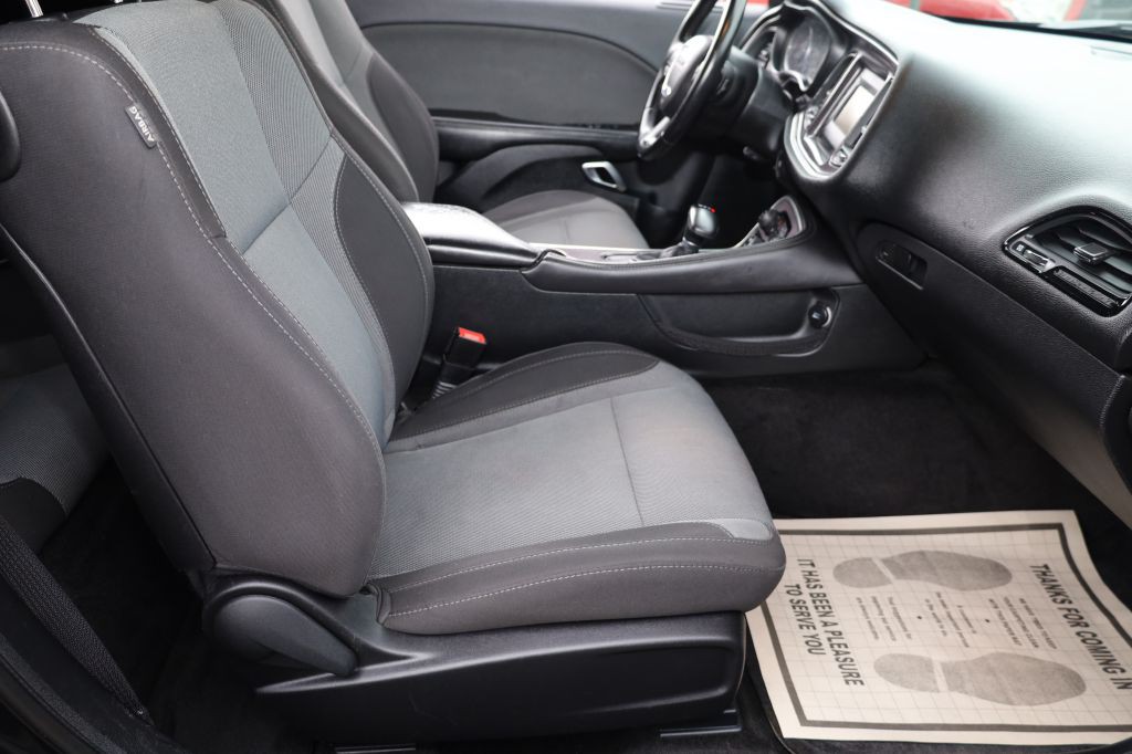 2016 Dodge Challenger Image 16