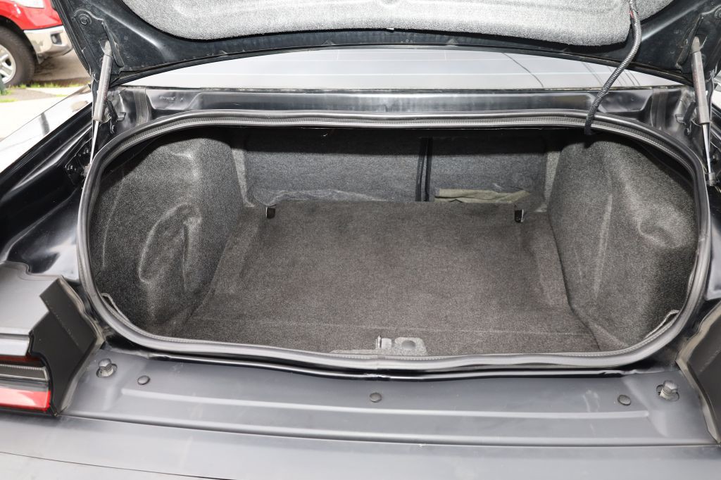 2016 Dodge Challenger Image 19