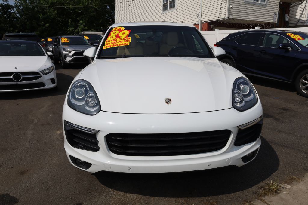 2016 Porsche Cayenne Image 2
