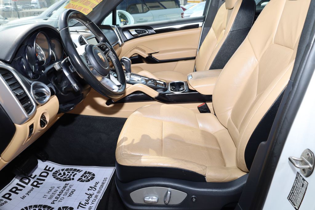 2016 Porsche Cayenne Image 12