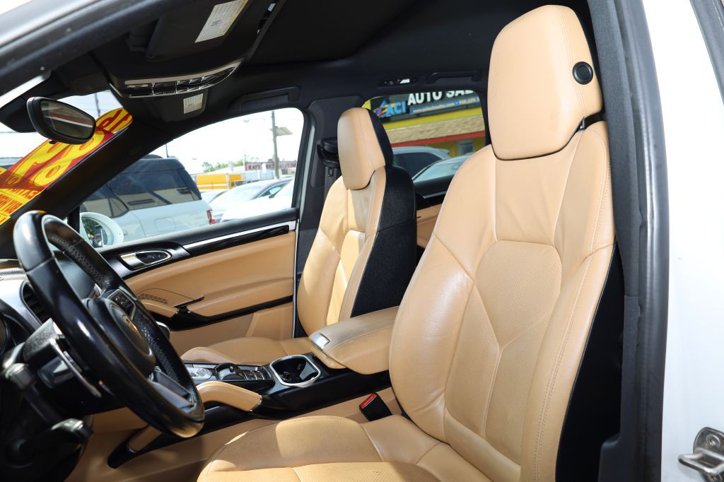 2016 Porsche Cayenne Image 13