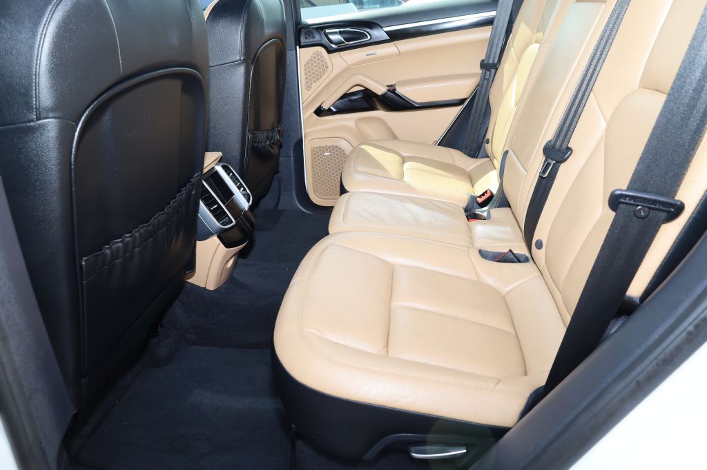 2016 Porsche Cayenne Image 14