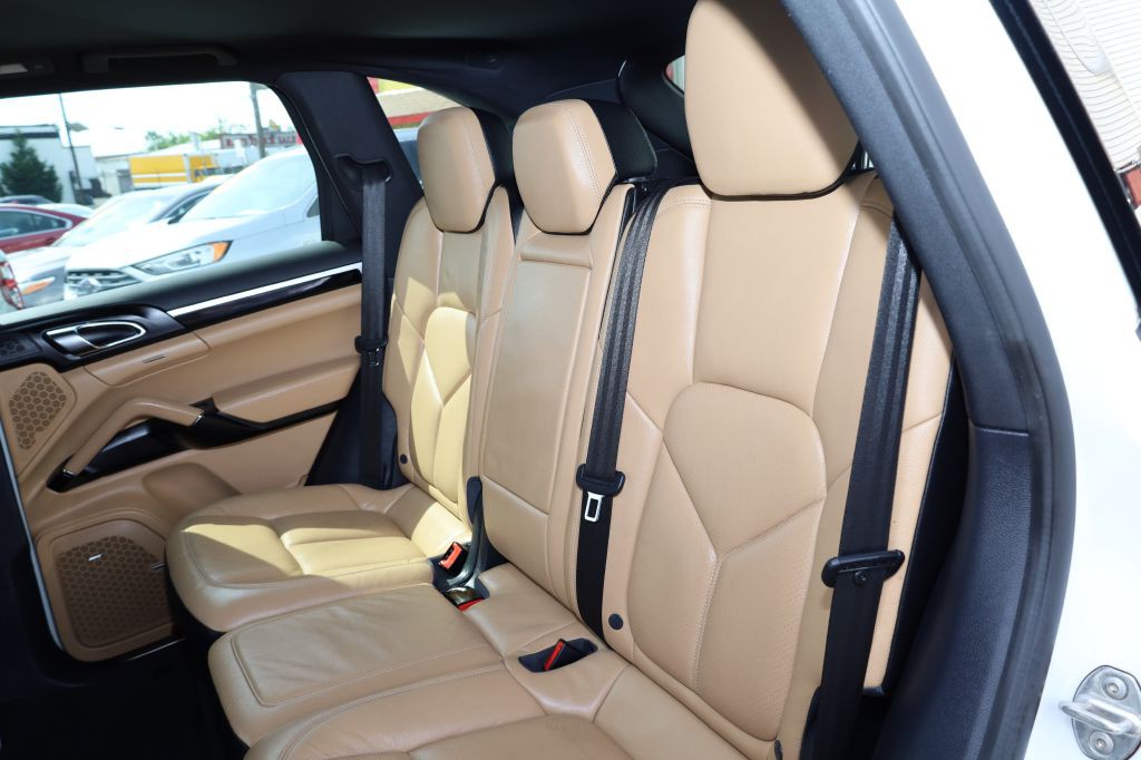 2016 Porsche Cayenne Image 15