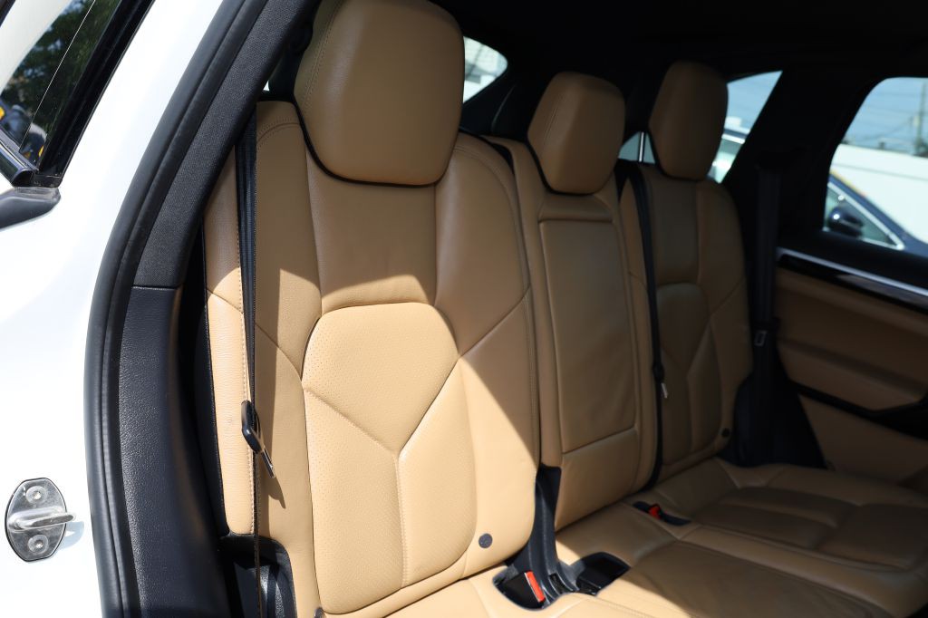 2016 Porsche Cayenne Image 18