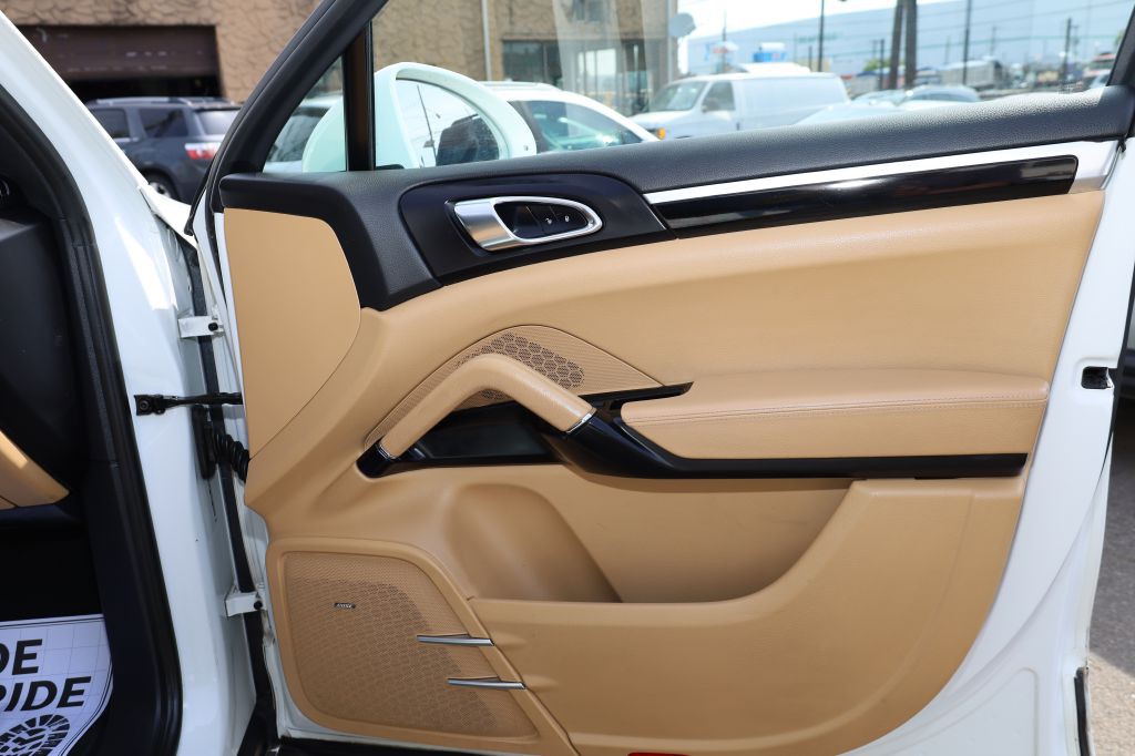 2016 Porsche Cayenne Image 19