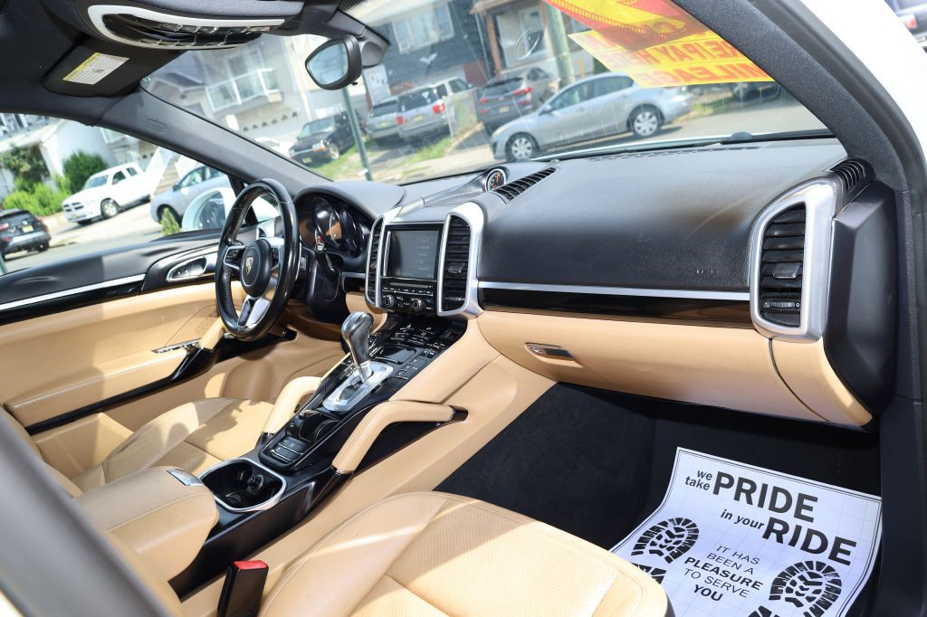 2016 Porsche Cayenne Image 20