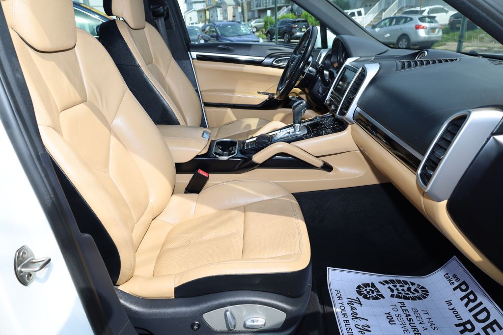 2016 Porsche Cayenne Image 21