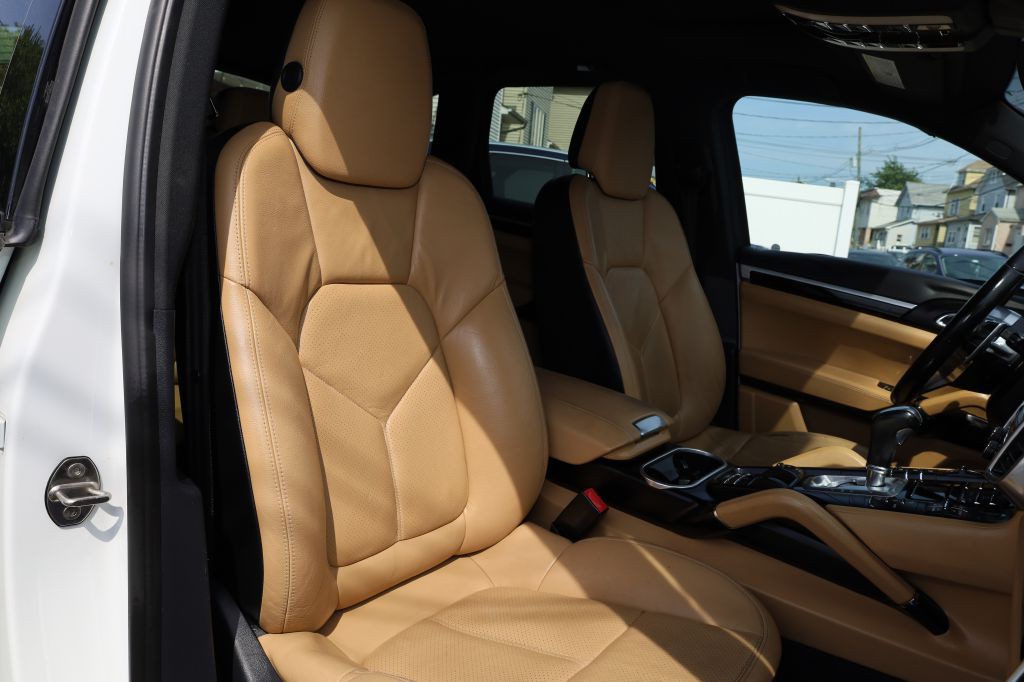 2016 Porsche Cayenne Image 22