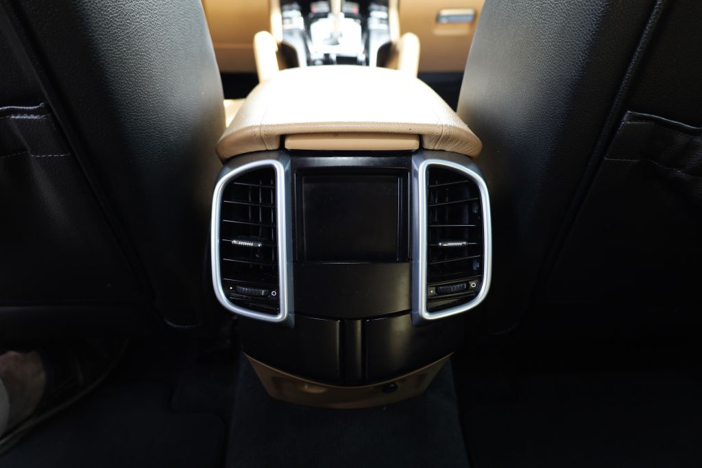 2016 Porsche Cayenne Image 24