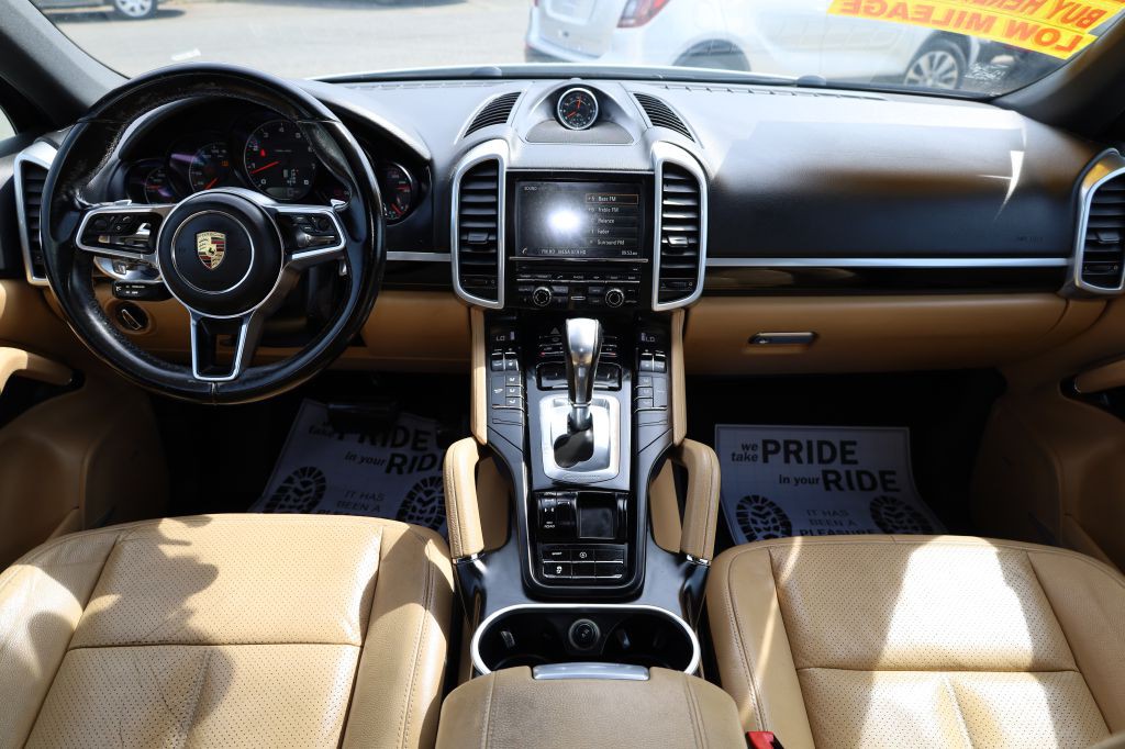 2016 Porsche Cayenne Image 25