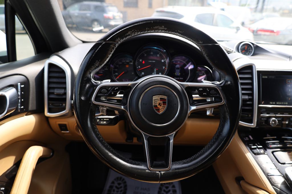 2016 Porsche Cayenne Image 26