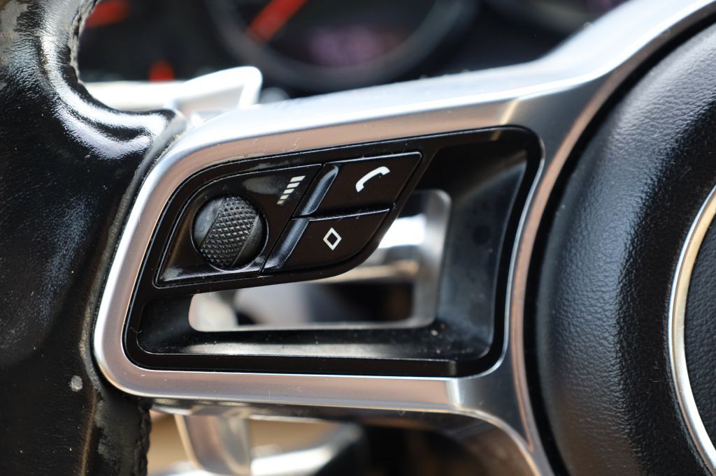 2016 Porsche Cayenne Image 28