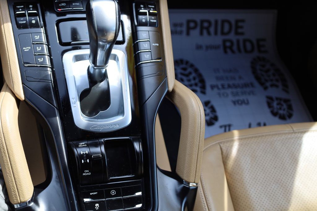 2016 Porsche Cayenne Image 33