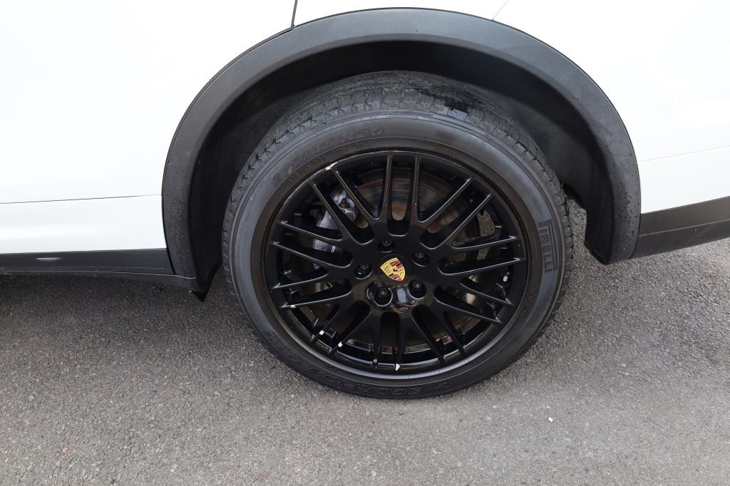 2016 Porsche Cayenne Image 37