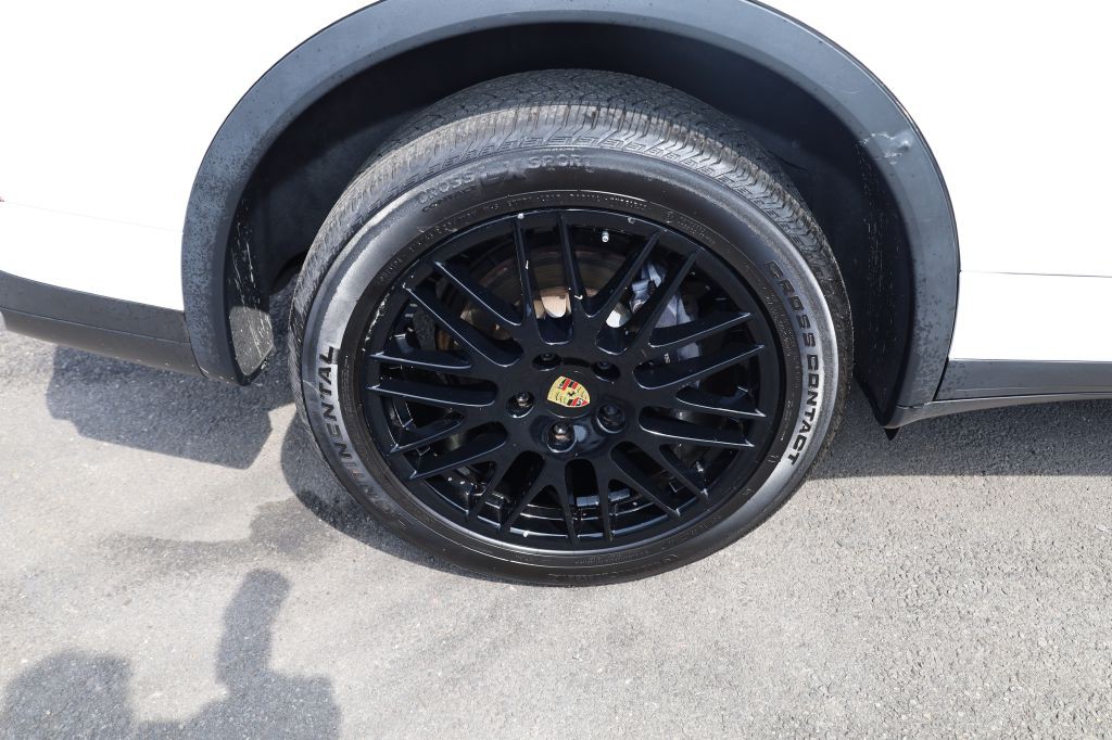 2016 Porsche Cayenne Image 38