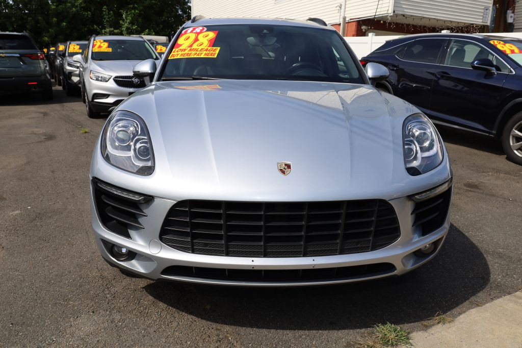 2018 Porsche Macan Image 2