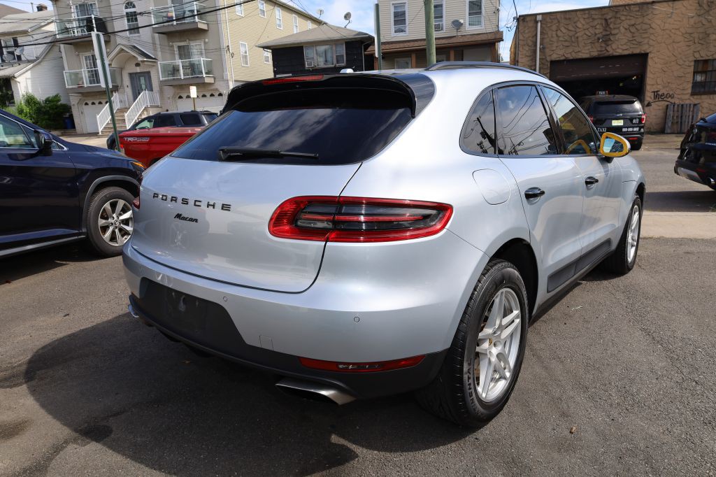 2018 Porsche Macan Image 7