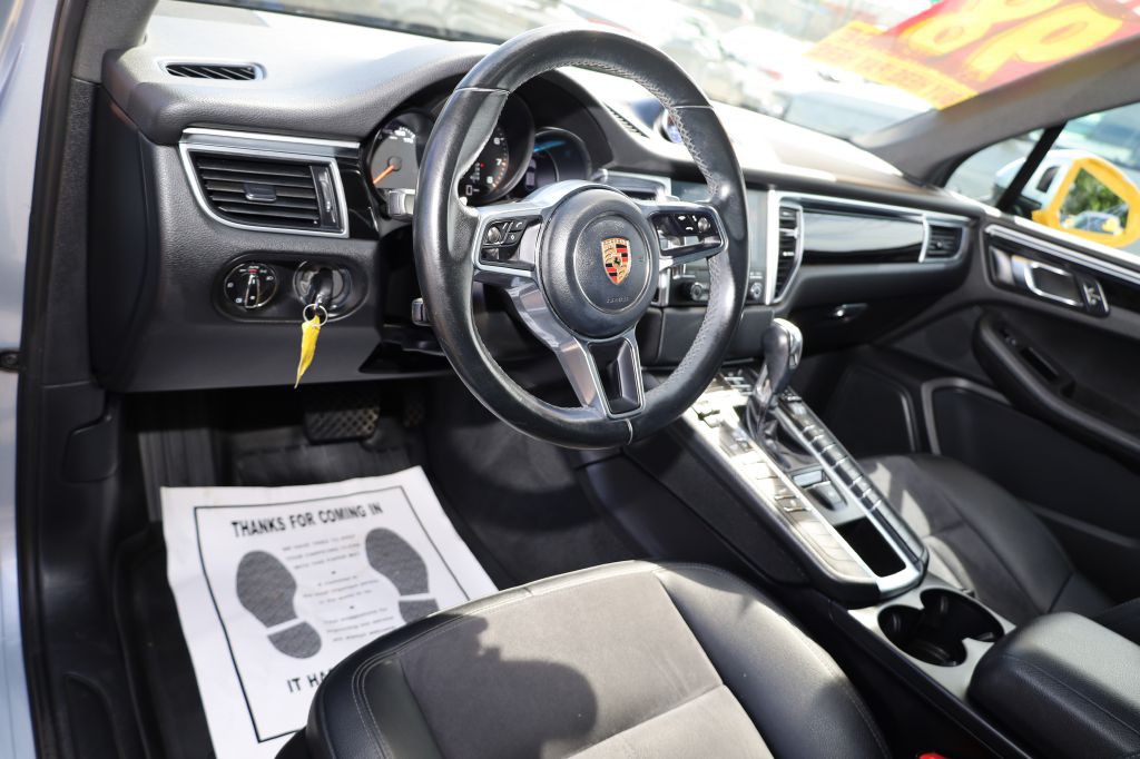 2018 Porsche Macan Image 11