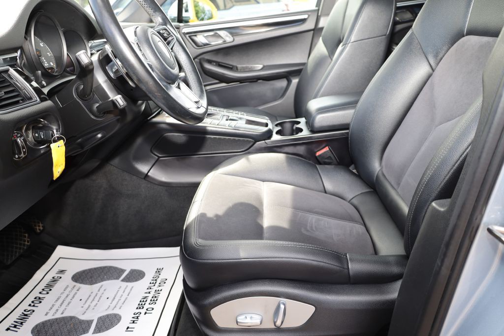2018 Porsche Macan Image 12