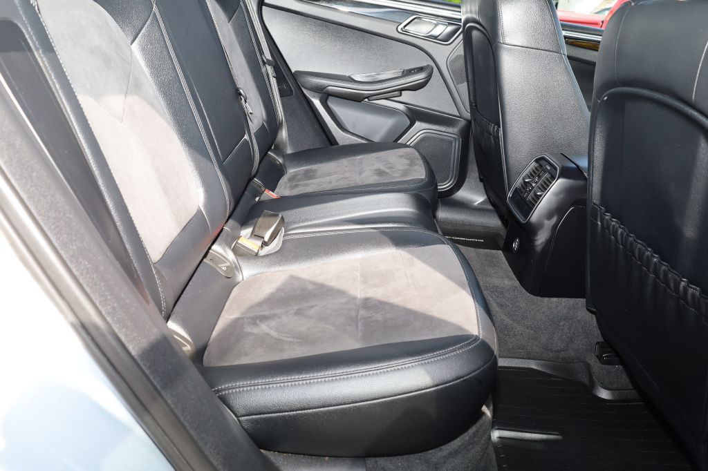 2018 Porsche Macan Image 18
