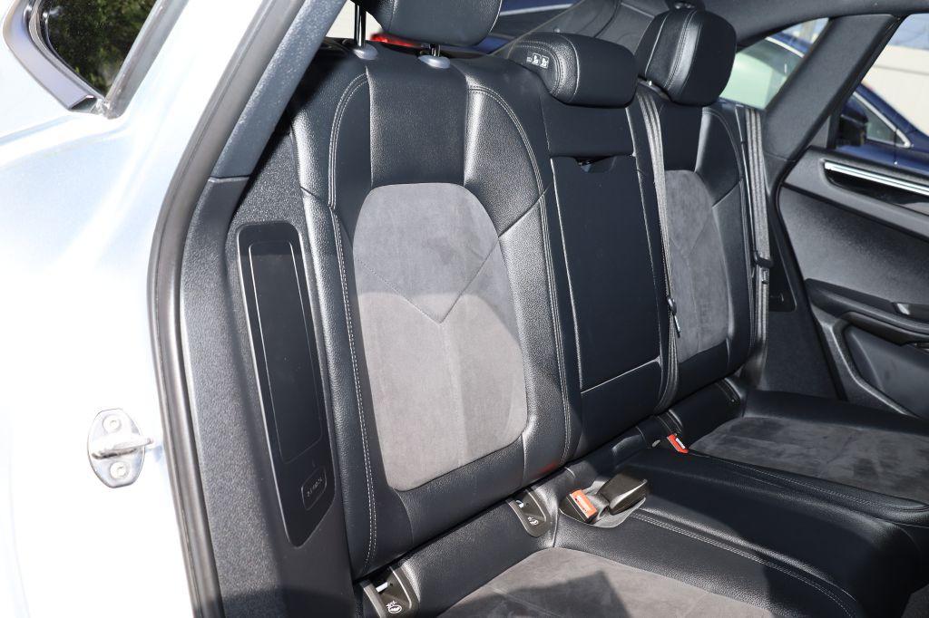 2018 Porsche Macan Image 19