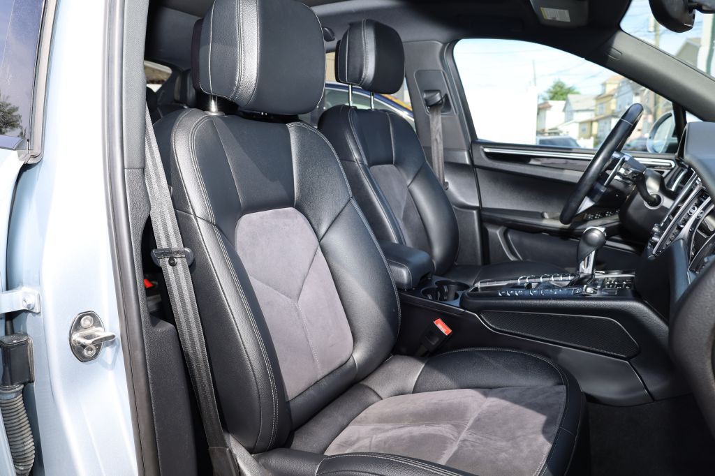 2018 Porsche Macan Image 23