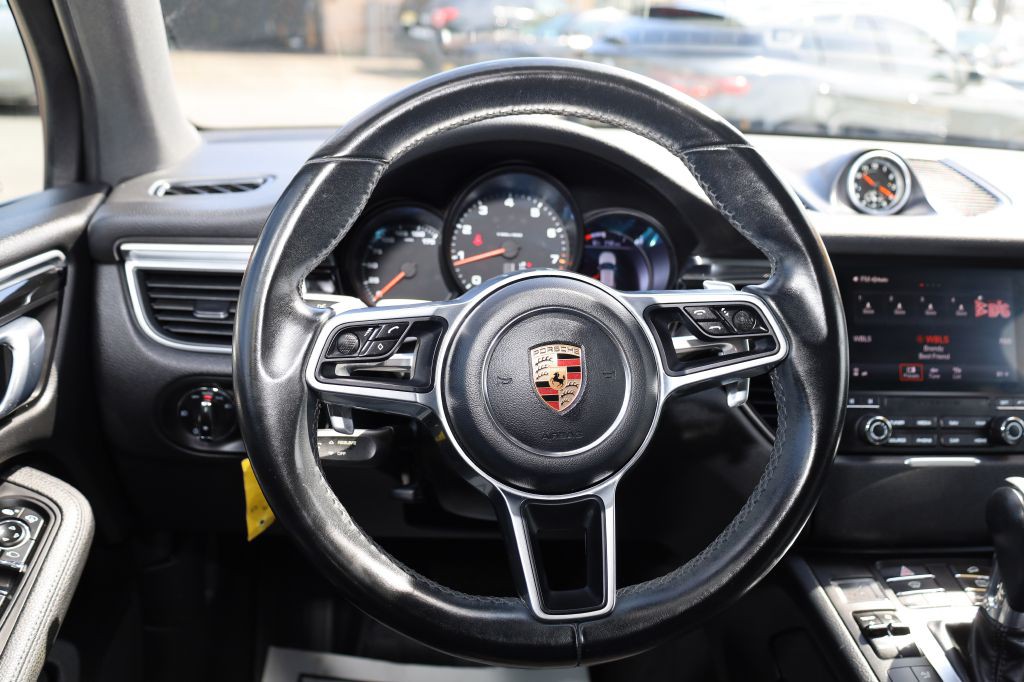 2018 Porsche Macan Image 26