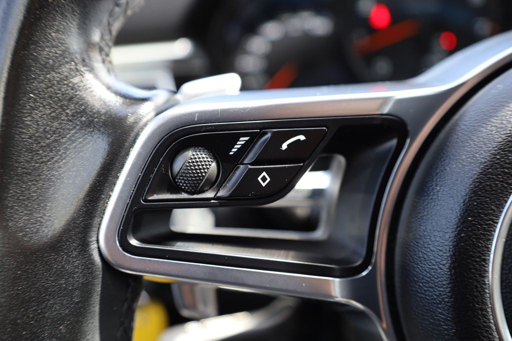 2018 Porsche Macan Image 30