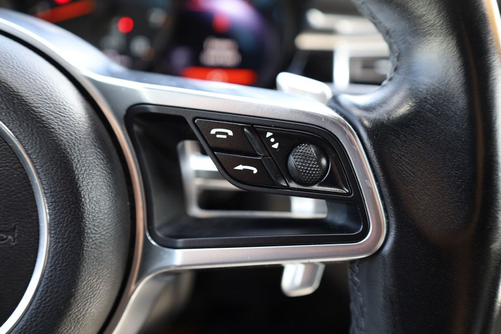 2018 Porsche Macan Image 31