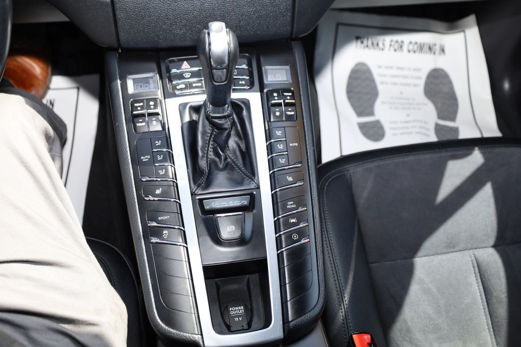 2018 Porsche Macan Image 34