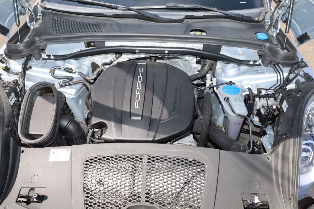 2018 Porsche Macan Image 43