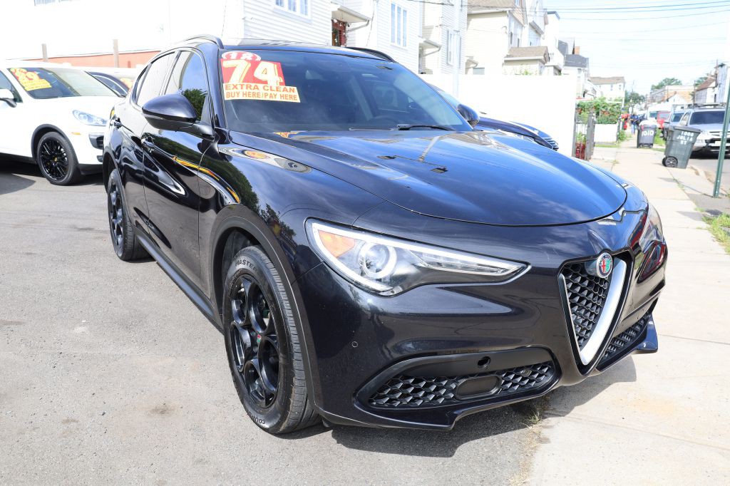 2018 Alfa Romeo Stelvio Image 2