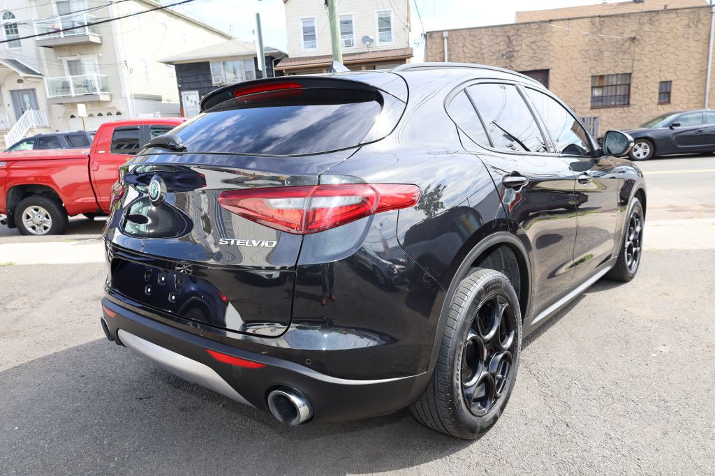 2018 Alfa Romeo Stelvio Image 8