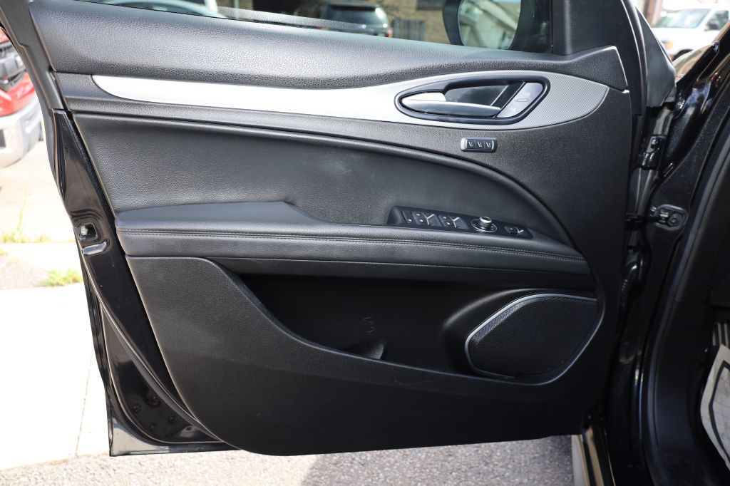 2018 Alfa Romeo Stelvio Image 11