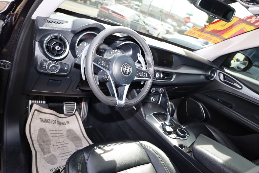 2018 Alfa Romeo Stelvio Image 12