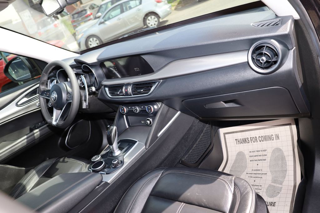 2018 Alfa Romeo Stelvio Image 22