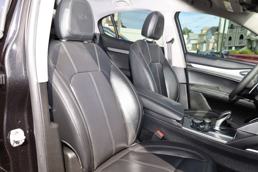 2018 Alfa Romeo Stelvio Image 24