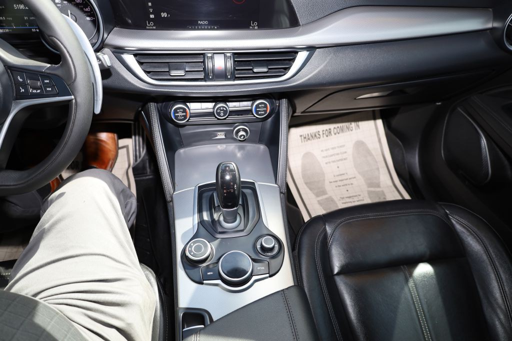 2018 Alfa Romeo Stelvio Image 32