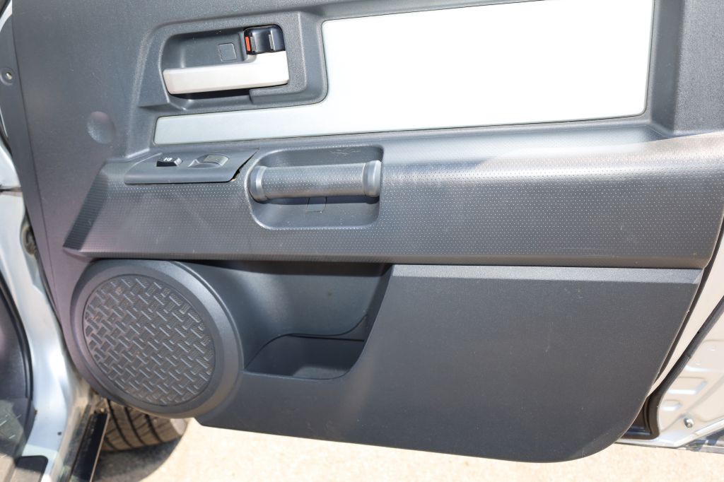 2007 Toyota FJ Cruiser Image 12