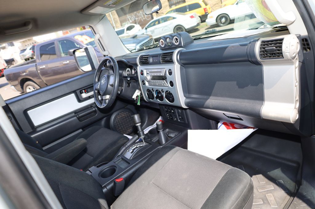 2007 Toyota FJ Cruiser Image 13