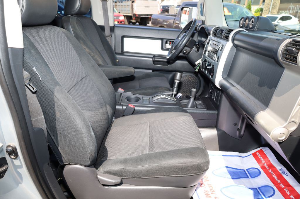 2007 Toyota FJ Cruiser Image 14