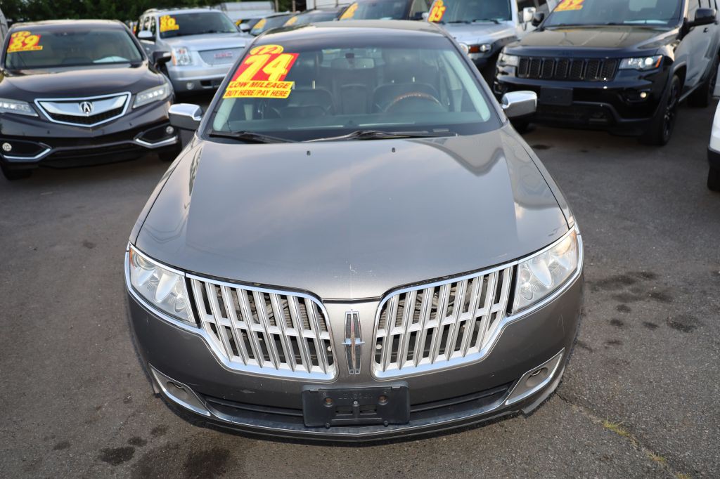 2012 Lincoln MKZ Image 2