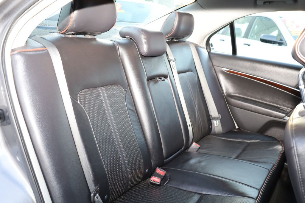 2012 Lincoln MKZ Image 18