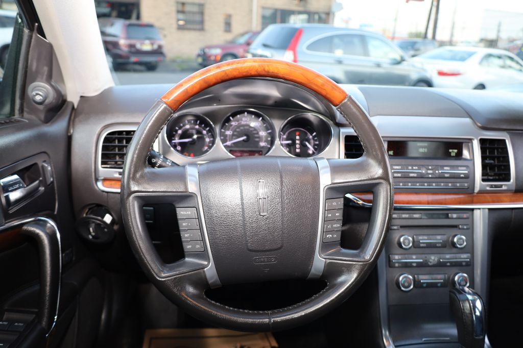 2012 Lincoln MKZ Image 25