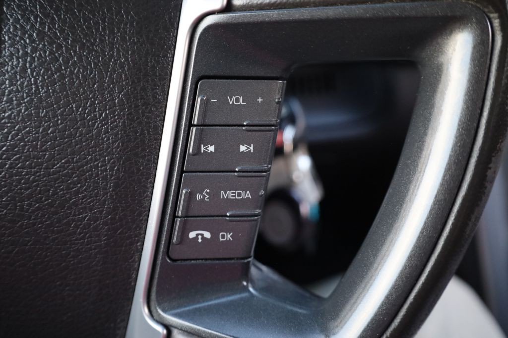 2012 Lincoln MKZ Image 28