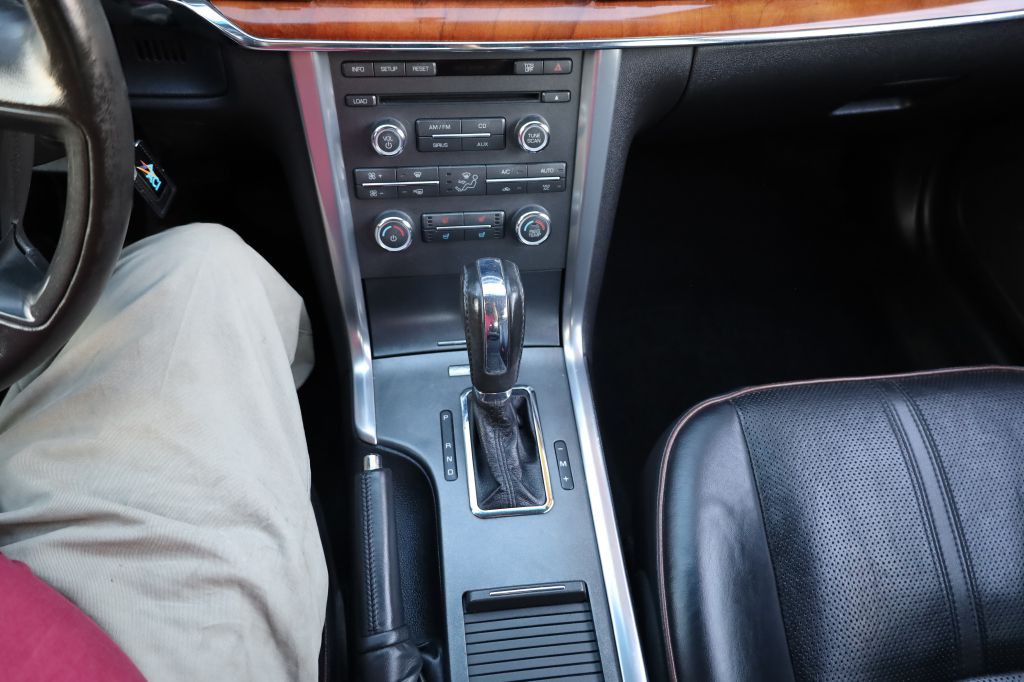 2012 Lincoln MKZ Image 31