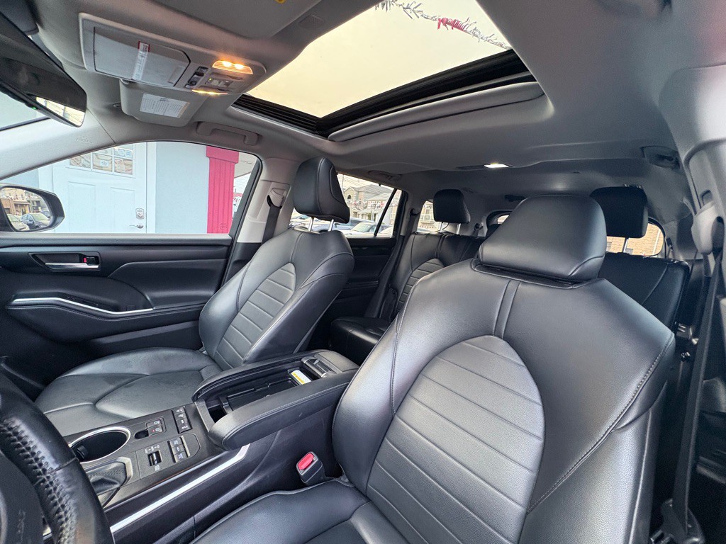 2022 Toyota Highlander Image 16